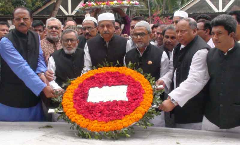 বঙ্গবন্ধুর সমাধিতে আওয়ামী লীগের শ্রদ্ধা
