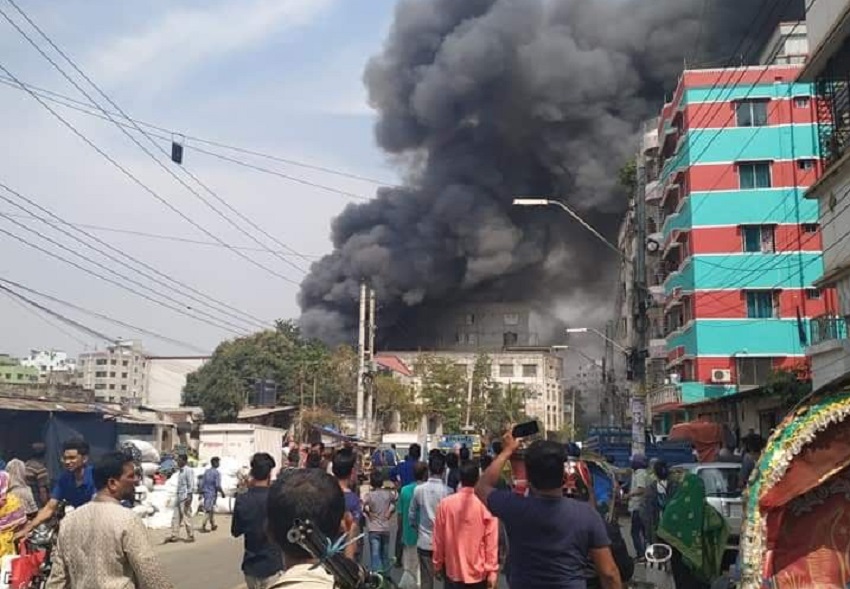 মিরপুর জুট পট্টি কারখানায় আগুন

