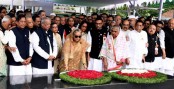 বঙ্গবন্ধুর প্রতিকৃতিতে প্রধানমন্ত্রীর শ্রদ্ধা
