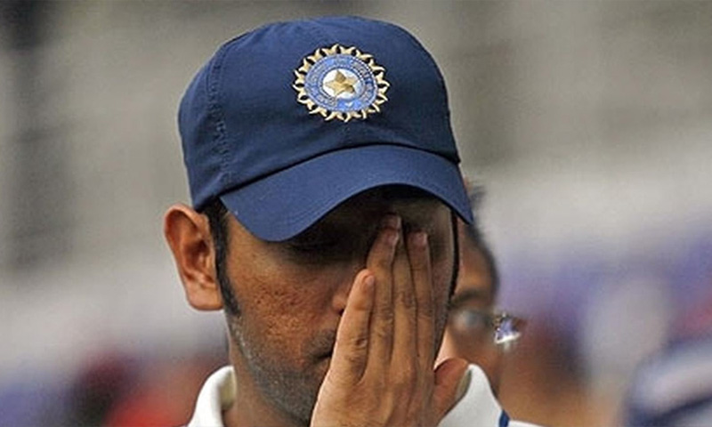 ‘সারারাত জার্সি পরে কেঁদেছিলেন ধোনি’ 
