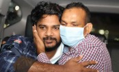 দেশে ফিরলেন রায়হান কবির
