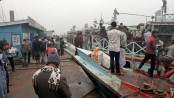 ঘন কুয়াশায় দৌলতদিয়া-পাটুরিয়া রুটে ফেরি চলাচল বন্ধ
