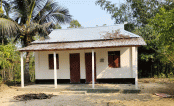 হতদরিদ্রদের পাকা ঘর দেওয়ার কথা বলে অর্থ আদায়
