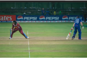 খেলার মাঠে গেইলের মজার কাণ্ড ভাইরাল 
