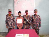 বেনাপোলে বাসযাত্রীর কোমর থেকে ২৪ পিস সোনার বার জব্দ
