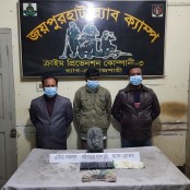 কষ্টিপাথরের মূর্তি উদ্ধার, আটক ৩
