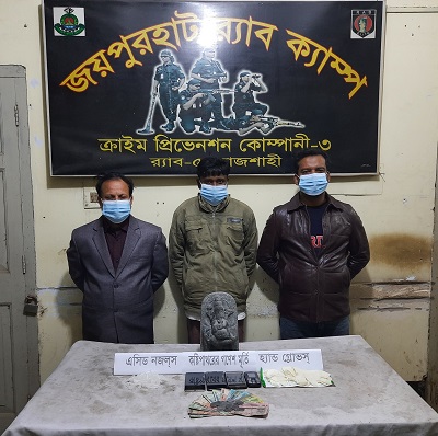 কষ্টিপাথরের মূর্তি উদ্ধার, আটক ৩
