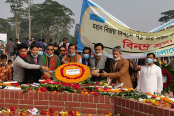 একাত্তরের শহীদদের প্রতি বিকল্পধারার শ্রদ্ধা নিবেদন
