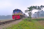 ৮ ঘণ্টা পর উত্তরাঞ্চলের সঙ্গে রেল রেল যোগাযোগ স্বাভাবিক
