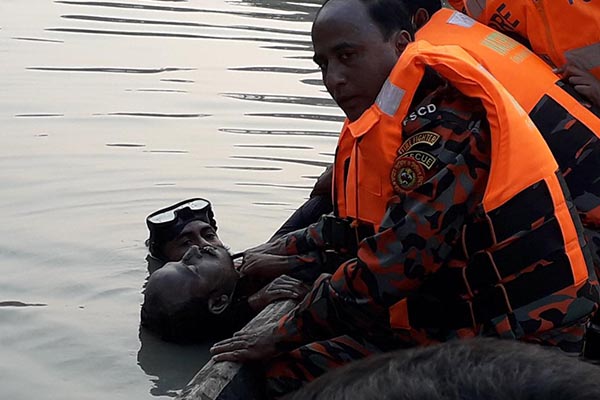 ডুবে যাওয়ার ৫ ঘণ্টা পর উদ্ধার, মৃত ব্যক্তির পরিচয় মিলেছে

