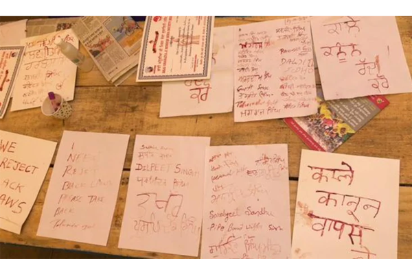 কৃষি আইন বাতিল করতে মোদিকে রক্তে লেখা চিঠি কৃষকদের!
