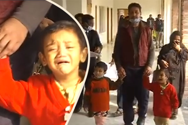 নানীর মামলায় কারাগারে মা-বাবা, আদালত চত্বরে দুই শিশুর কান্না
