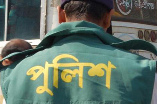 চট্টগ্রামে ব্যবসায়ীর টাকা লুটের অভিযোগে দুই পুলিশ বরখাস্ত
