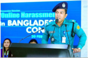 ‘অনন্ত জলিল দু’টি হ্যাংগিং ব্যাজ ঝুলিয়েছেন, বুবলী গিট মেরে পুলিশের পোশাক পরেছেন’
