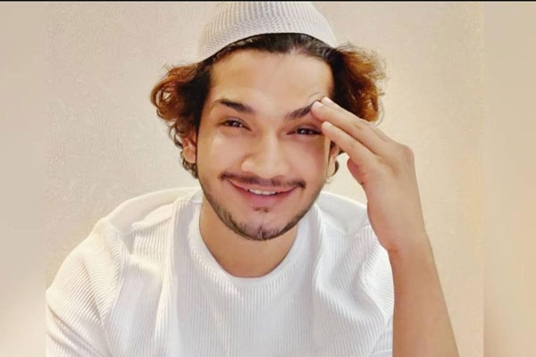 ভারতীয় স্ট্যান্ডআপ কমেডিয়ান মুনাওয়ার গ্রেফতার
