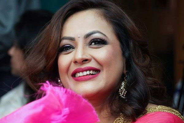ধূমপানের ছবি কোনো দিনও পোস্ট করব না: শ্রীলেখা
