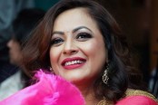 ধূমপানের ছবি কোনো দিনও পোস্ট করব না: শ্রীলেখা
