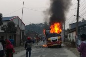 দুপচাঁচিয়ায় যাত্রীবাহী বাসে আগুন, আহত ১৫
