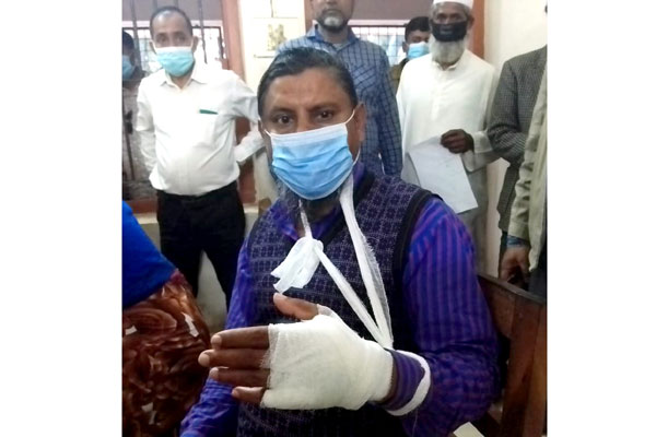প্রধান শিক্ষকের উপর স্কুল সভাপতির হামলা, পাল্টাপাল্টি অভিযোগ

