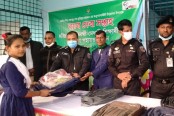 বগুড়ায় দরিদ্র ও প্রতিবন্ধী শিক্ষার্থীদের শিক্ষা সহায়তা প্রদান র‌্যাবের
