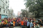 টঙ্গীতে শ্রমিক বিক্ষোভের ঘটনায় আহত ৩,সড়ক অবরোধ
