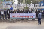 শ্রীপুরে সাংবাদিককে আসামি করার প্রতিবাদে মানববন্ধন

