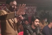 দুর্বৃত্তদের হামলার শিকার অভিনেতা রোশানের বাবা
