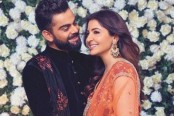 মেয়ের ছবি তুলবেন না, আবেদন বিরাট-আনুশকার
