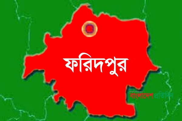 বোয়ালমারীতে ভোট কেন্দ্রে পাঠানো হচ্ছে নির্বাচনী সামগ্রী
