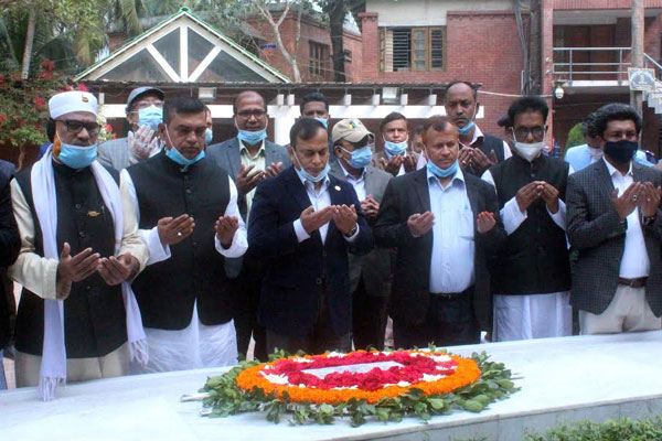 বঙ্গবন্ধুর সমাধিতে পানি সম্পদ প্রতিমন্ত্রীর শ্রদ্ধা
