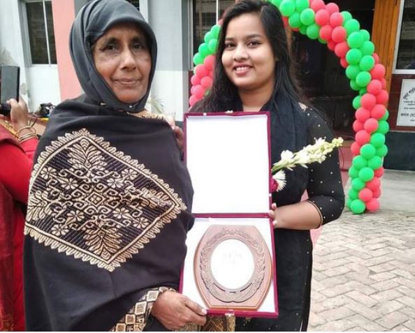 খুলনা বিভাগে শ্রেষ্ঠ জয়িতার পদক পেলেন মাগুরার রোকেয়া বেগম