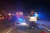 ভারতে পাথর বোঝাই ট্রাকের নিচে বিয়ের গাড়ি, নিহত ১৪
