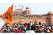 দিল্লি দাপিয়ে বেড়াল ট্রাক্টর, পুলিশের দক্ষতা নিয়ে প্রশ্ন
