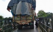 ১০ টনের বেইলি সেতুতে ৩০ টনের যানবাহন
