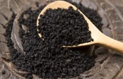 চুল পড়া কমায় কালোজিরা

