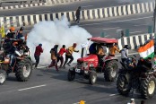 ভারতে কৃষকদের আটকাতে কাঁটাতারের বেড়া!
