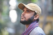 ছয় বোকাকে নিয়ে সারা শহর জুড়ে কী করছেন ফারুকী
