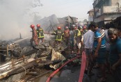 বাগেরহাটের পোলেরহাট বাজারে অগ্নিকাণ্ডে ৫ দোকান ভস্মীভূত
