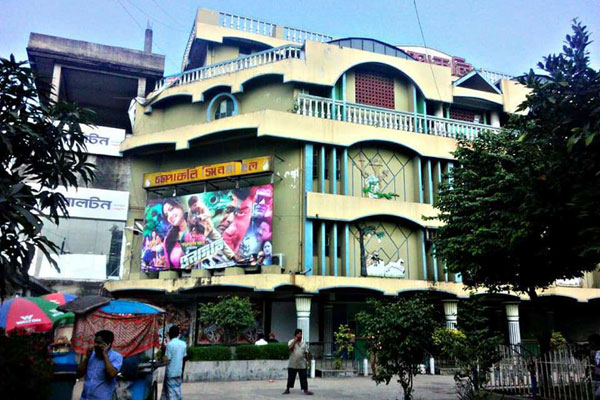 কম সুদে ঋণ পাবেন সিনেমা হল মালিকরা
