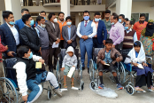 কোটালীপাড়ায় প্রতিবন্ধী শিক্ষার্থীদের হুইল চেয়ার উপহার
