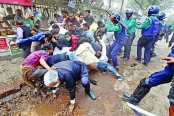 পুলিশের ওপর হামলার অভিযোগে বিএনপির ২৯ নেতাকর্মী রিমান্ডে
