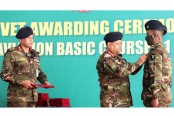 নবীন সেনা বৈমানিকদের ফ্লাইং ব্রেভেট পরালেন সেনাবাহিনী প্রধান
