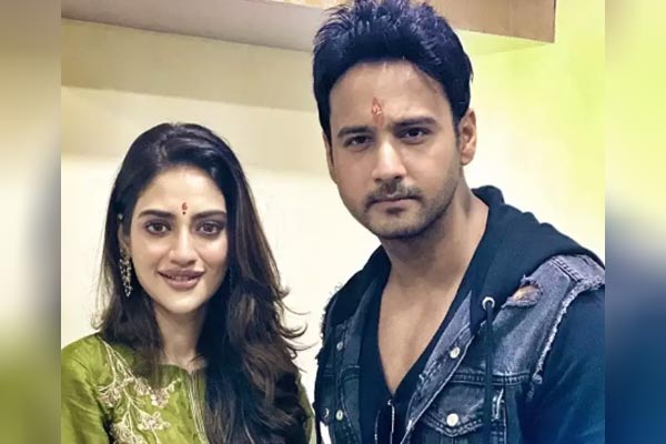 আমি আর নুসরাত বিবাহিত নই, কেন এ কথা বললেন যশ?
