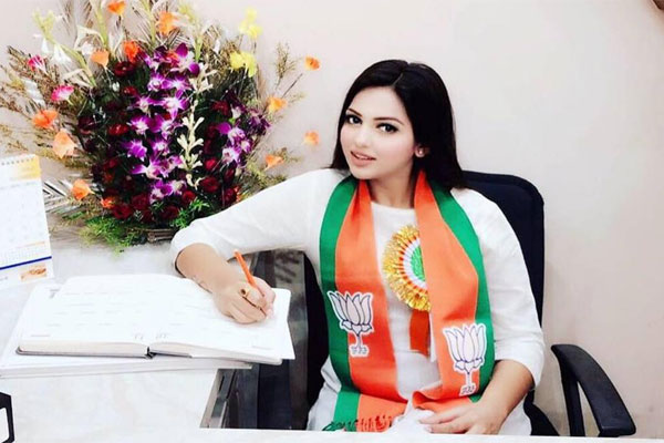 কোকেনসহ গ্রেফতার বিজেপির যুব মোর্চা নেত্রী পামেলা
