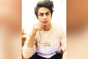 শাহরুখ-পুত্রের প্রেমে মজেছেন নেটিজেনরা
