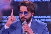 চটে গিয়ে শাকিব বললেন স্টুপিড! তুমি কে কাজ দেওয়ার?
