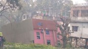 হেলে পড়া ভবনের পাশের দুই ভবনেও ফাটল