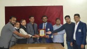 সিলেট অনলাইন প্রেসক্লাবের নব নির্বাচিতদের অনলাইন পত্রিকা নিউজপোর্টাল২৪'র সম্মাননা ক্রেস্ট প্রদান
