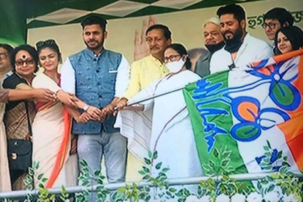 তৃণমূলে যোগ দিলেন রাজ চক্রবর্তী ও সায়নী
