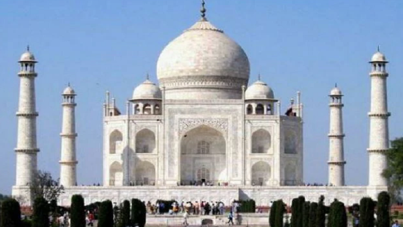 তাজমহলে বোমা আতঙ্ক, বের করে আনা হলো পর্যটকদের